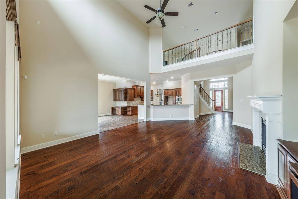 This magnificent designer kitchen brings together rich cabinetry with crown molding, exquisite granite counter tops including a central island, custom backsplash, gas cooktop and stainless steel appliances including double ovens.