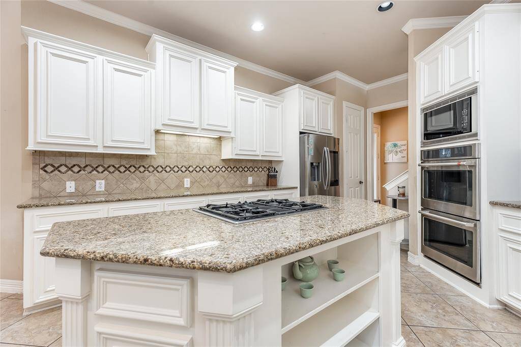 Expansive island kitchen perfect for family gatherings and entertaining.