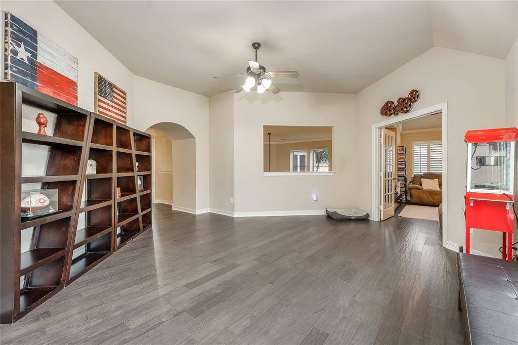 Discover a versatile game room ready to transform into your ideal entertainment space.