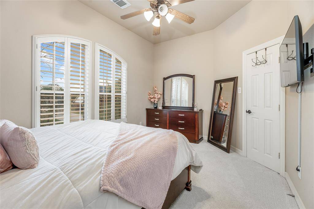 All the secondary bedrooms is spacious with lots of natural lighting.