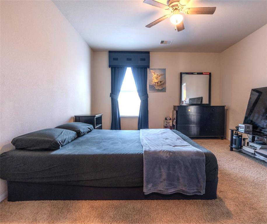 2nd bedroom features a spacious walk-in closet and convenient Hollywood bathroom access.