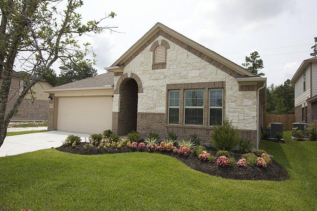 Brick and Stone front on this Ryland home.