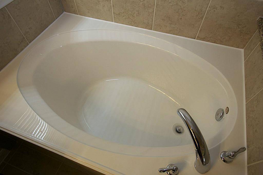 Oversized tub in the primary bath