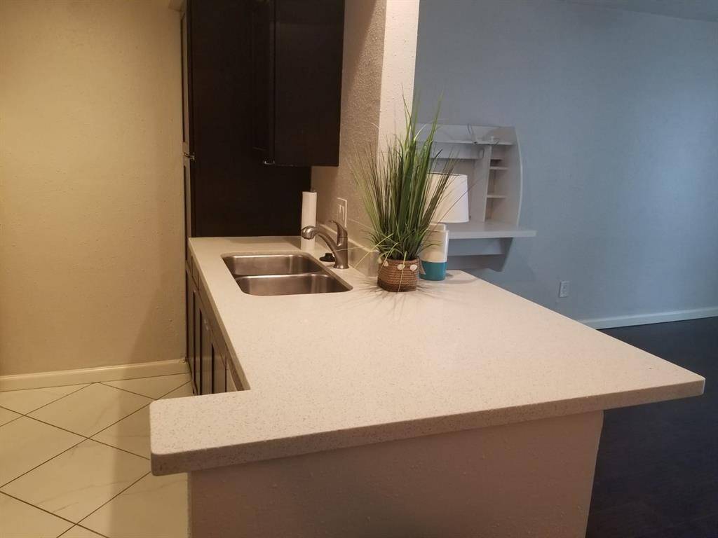Quartz counter tops with sitting area.