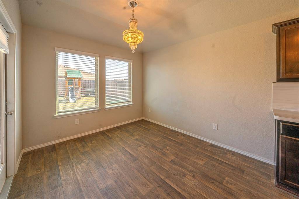 Breakfast room with view of the backyard, play set stays!!!