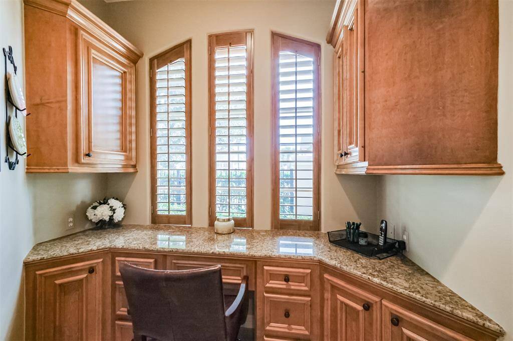 Tucked between the family room and the kitchen is the downstairs study nook/Domestic Engineer's HQ!