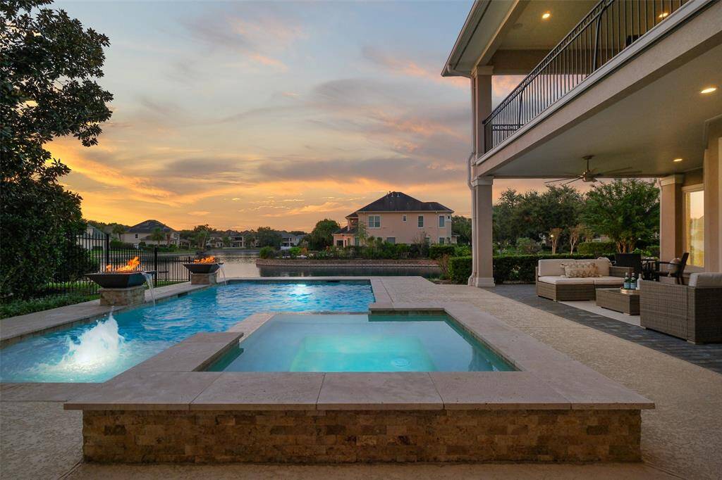 Imagine yourself soaking in this hot tub and enjoying the view!