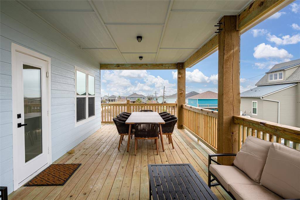 Spacious back deck