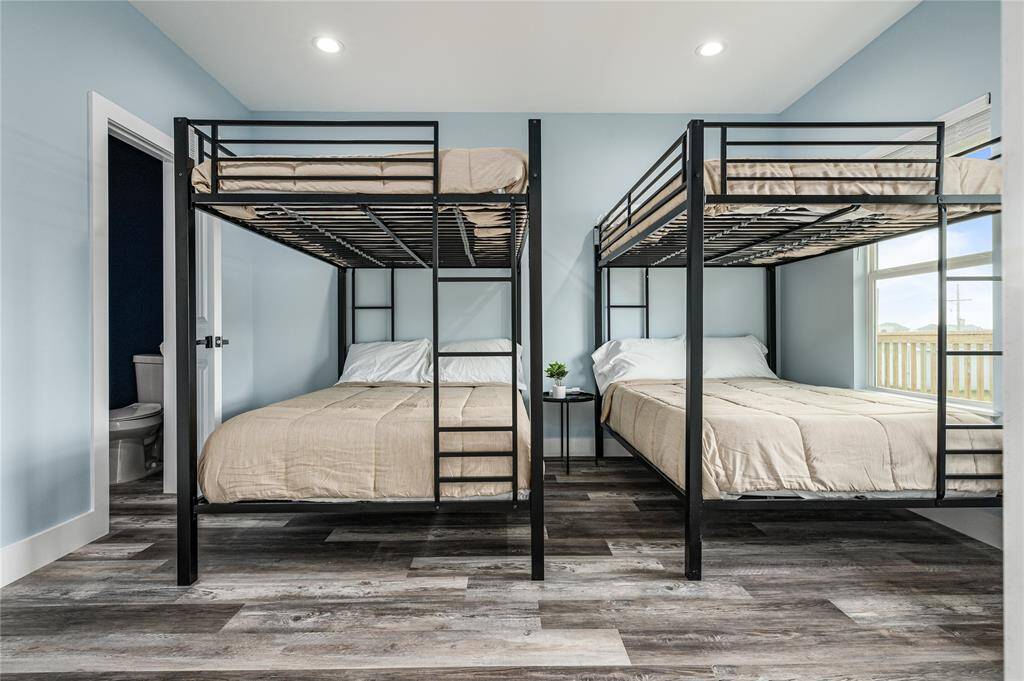BR 6: This spacious bedroom has two sets of full-over-full bunk beds.