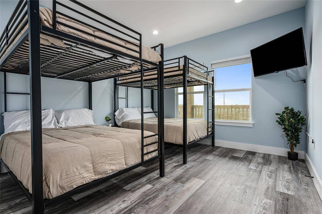 BR 6: This bedroom has ensuite bathroom access as well as being a few steps from the front deck.