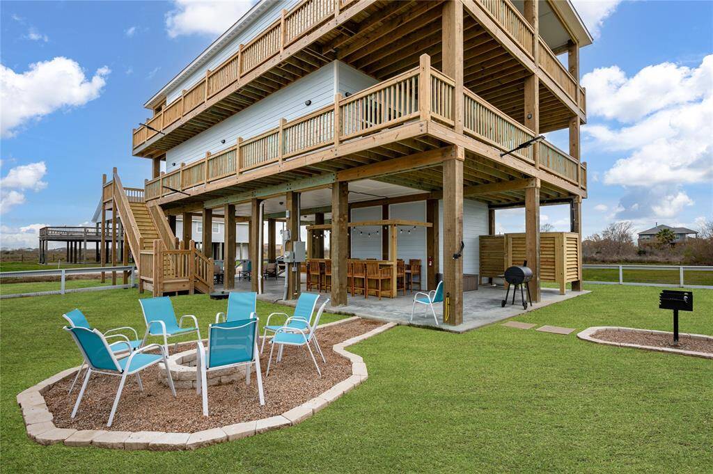 Gather around the firepit, throw some burgers on the grill, pour yourself a drink, and pull up a chair to the tiki bar!