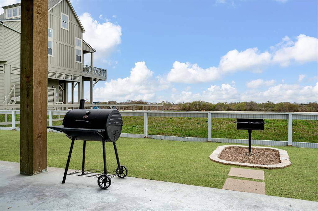 Smoke or charcoal? Your choice!