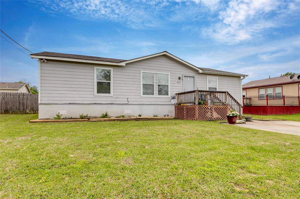 Welcome to 9651 Oak Hill Drive. This charming 3/2 home has a lot to offer. This beautiful, site-built home is waiting for you. Schedule your appointment today.