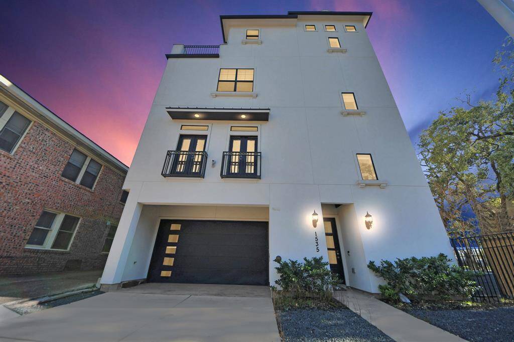 Welcome to 1535 Michigan Street zoned to highly sought after Houston ISD