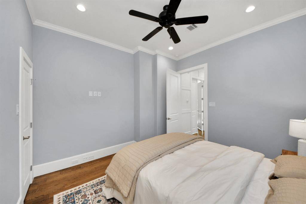 Another view of the secondary bedroom!