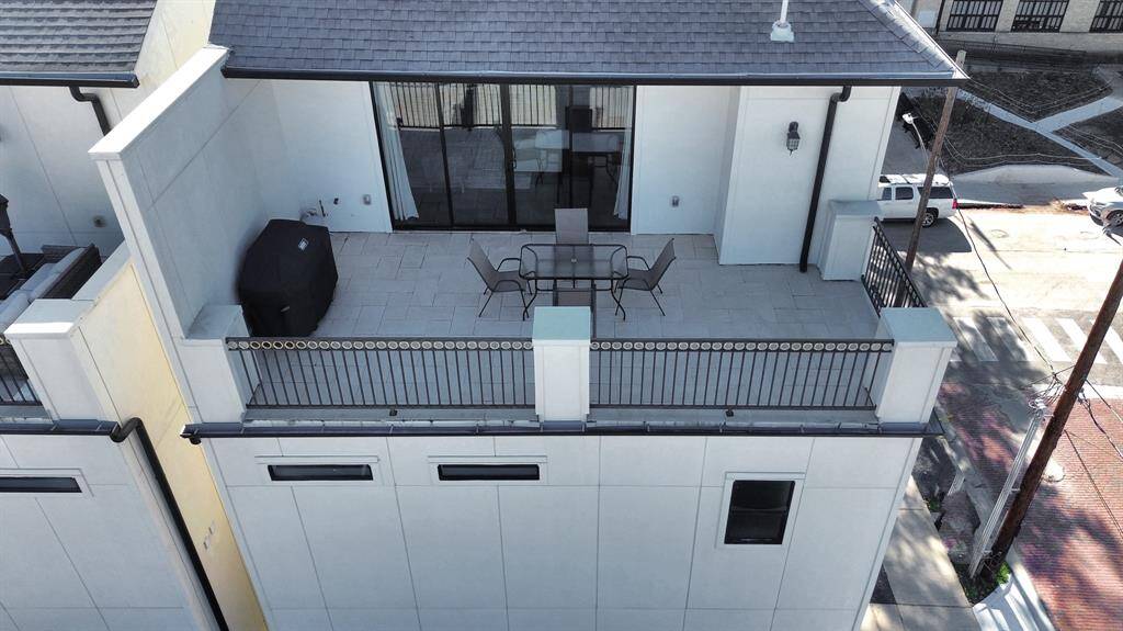Expansive Private Rooftop Terrace – Perfect for Entertaining!