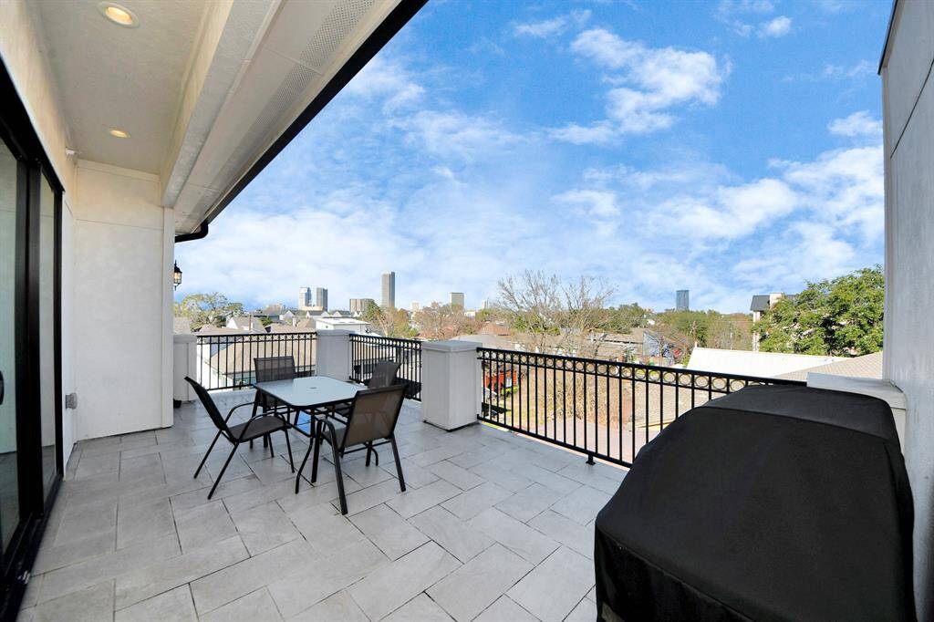 Enjoy stunning city views from this spacious rooftop terrace, ideal for outdoor dining, grilling, or relaxing under the open sky.