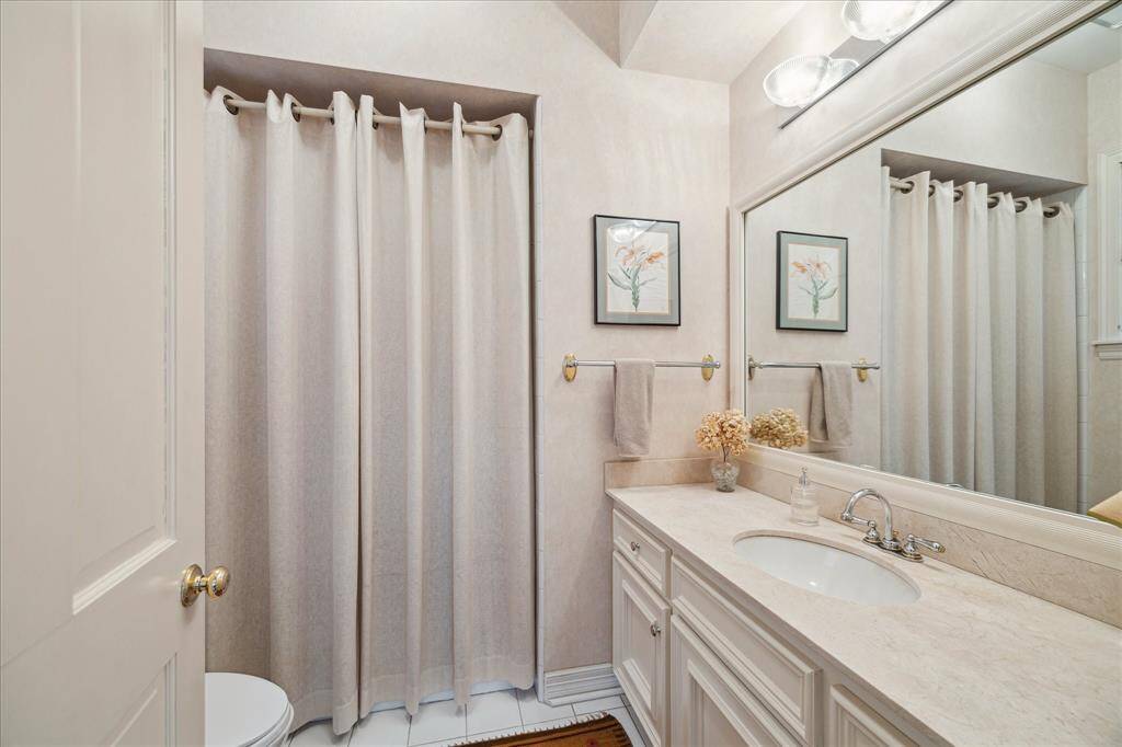 Full en suite bath off of Home Office