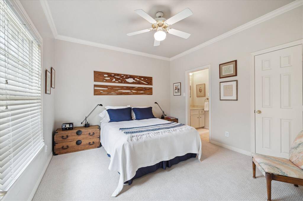 Secondary bedroom with a Hollywood bath