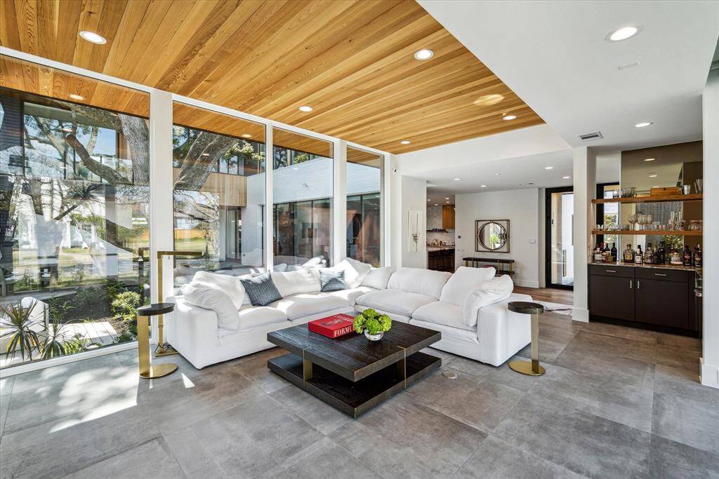 An alternate view of this stunning lounge highlights the expansive floor-to-ceiling windows, seamlessly blending indoor and outdoor living.