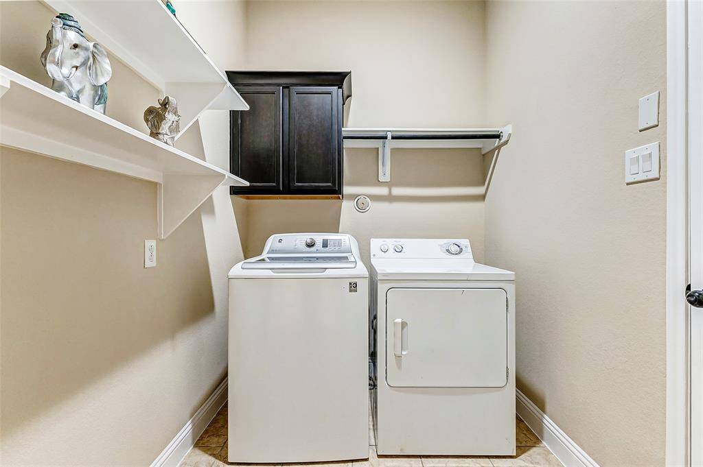 Spacious laundry room