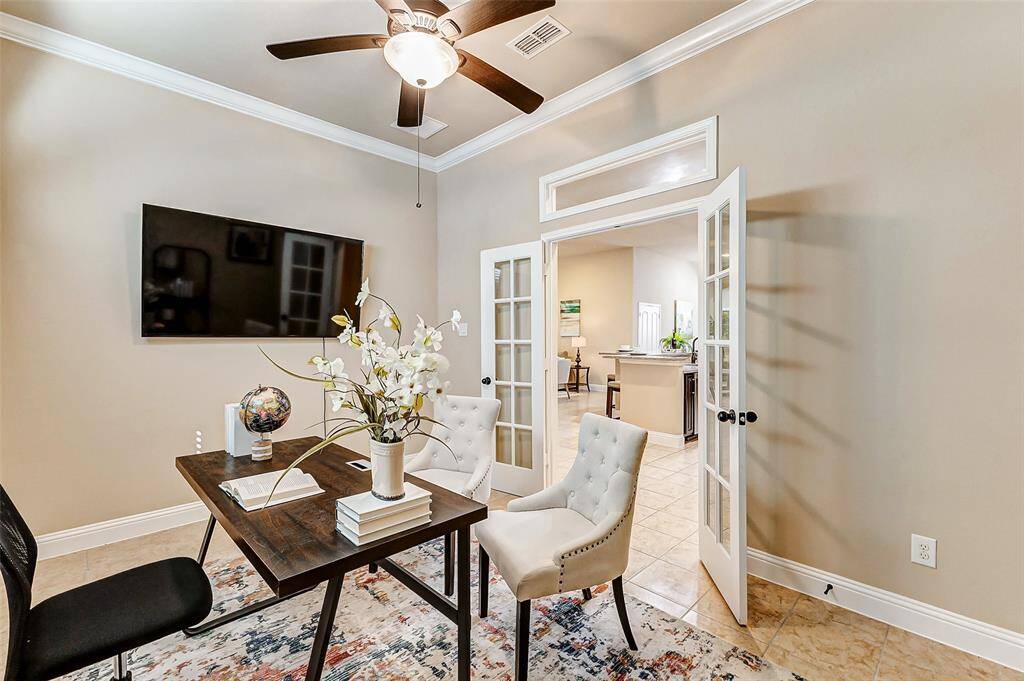 Ceiling fan adds energy efficiency to the space.
