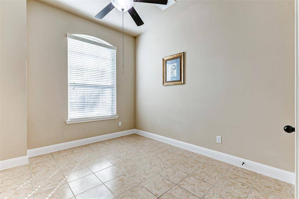 Spacious secondary room at the front of the house