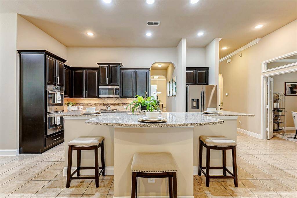 Double oven is perfect for the chef!. The spacious island is fantastic.