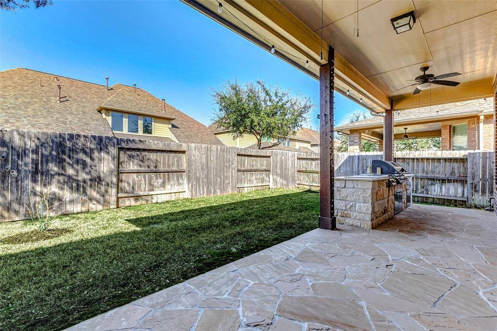 Nice finishes in your covered patio.