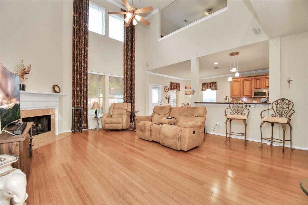 Breakfast bar open living area