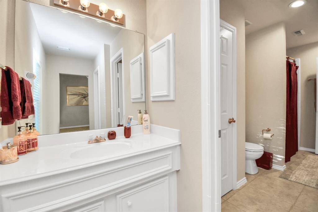 2nd bathroom upstairs