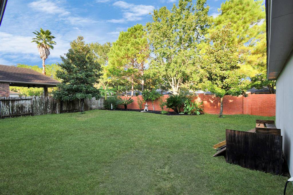 Pool size back yard