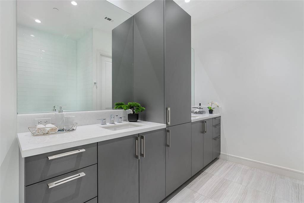 Enjoy the convenience of a dual vanity with an oversized counter space and plenty of storage!