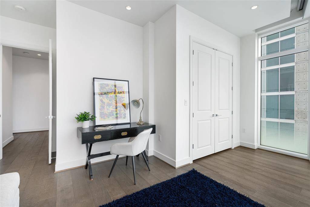 Beautiful natural light flows and helps making work enjoyable!
