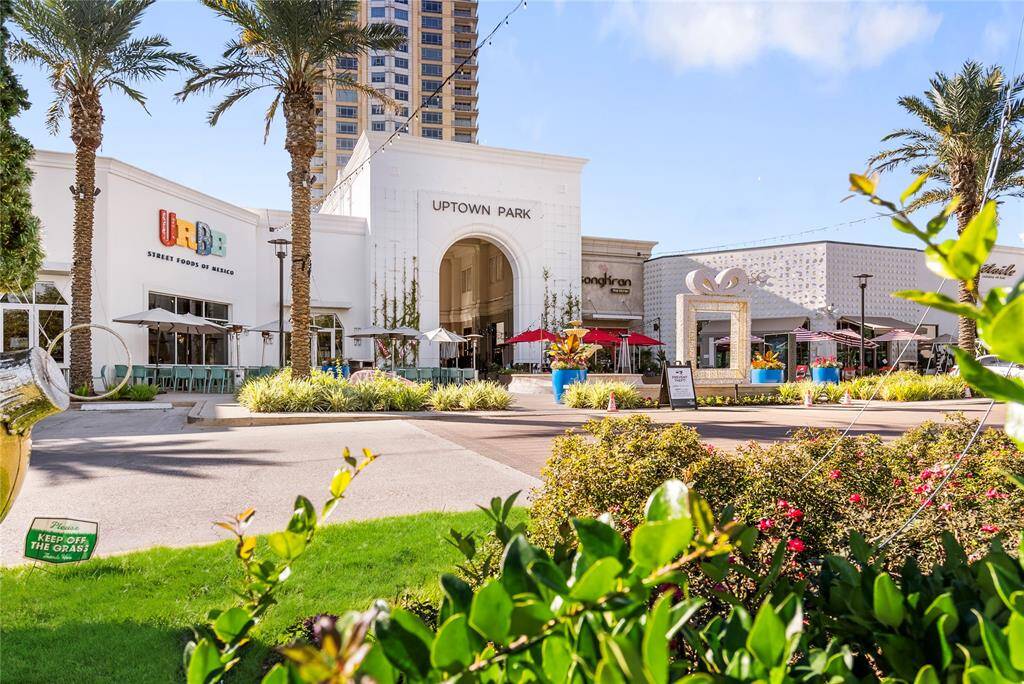 Enjoy fine dining close by in Uptown Park
