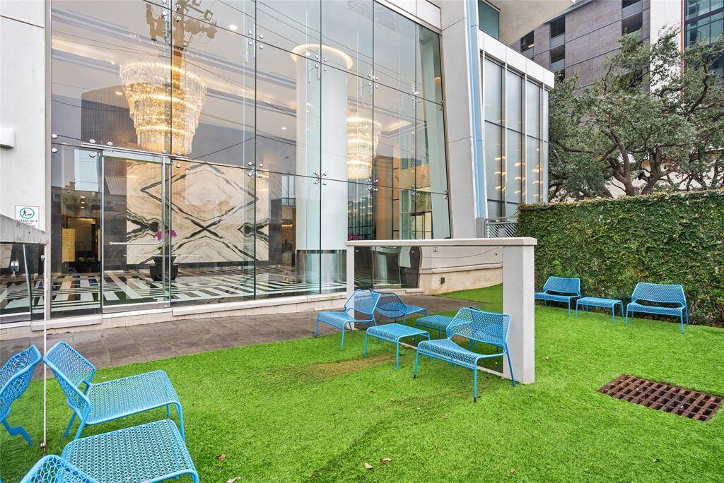 Right outside the lobby is a patio to gather with friends and loved ones.