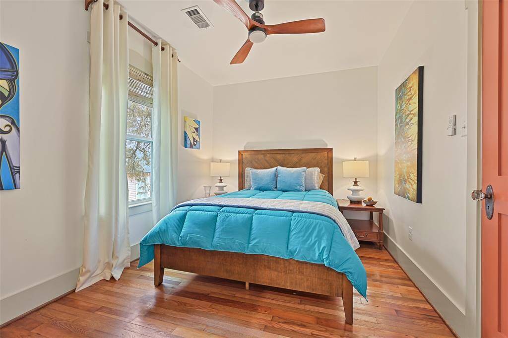 Roomy guest bedroom, bed in pictures is a queen