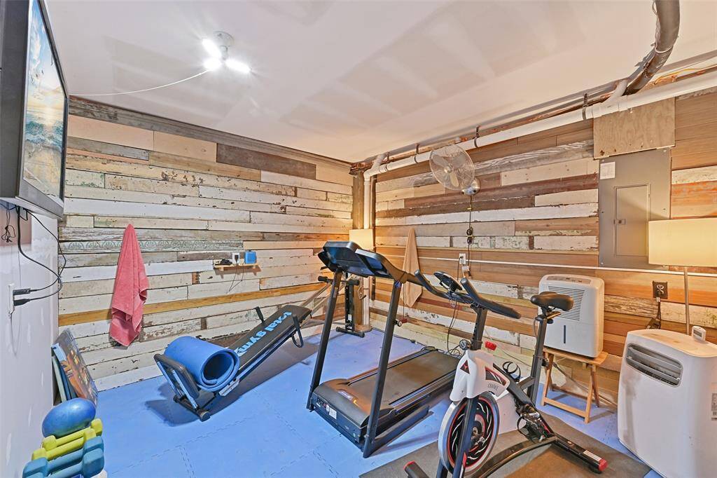 Bonus space in garage with portable AC