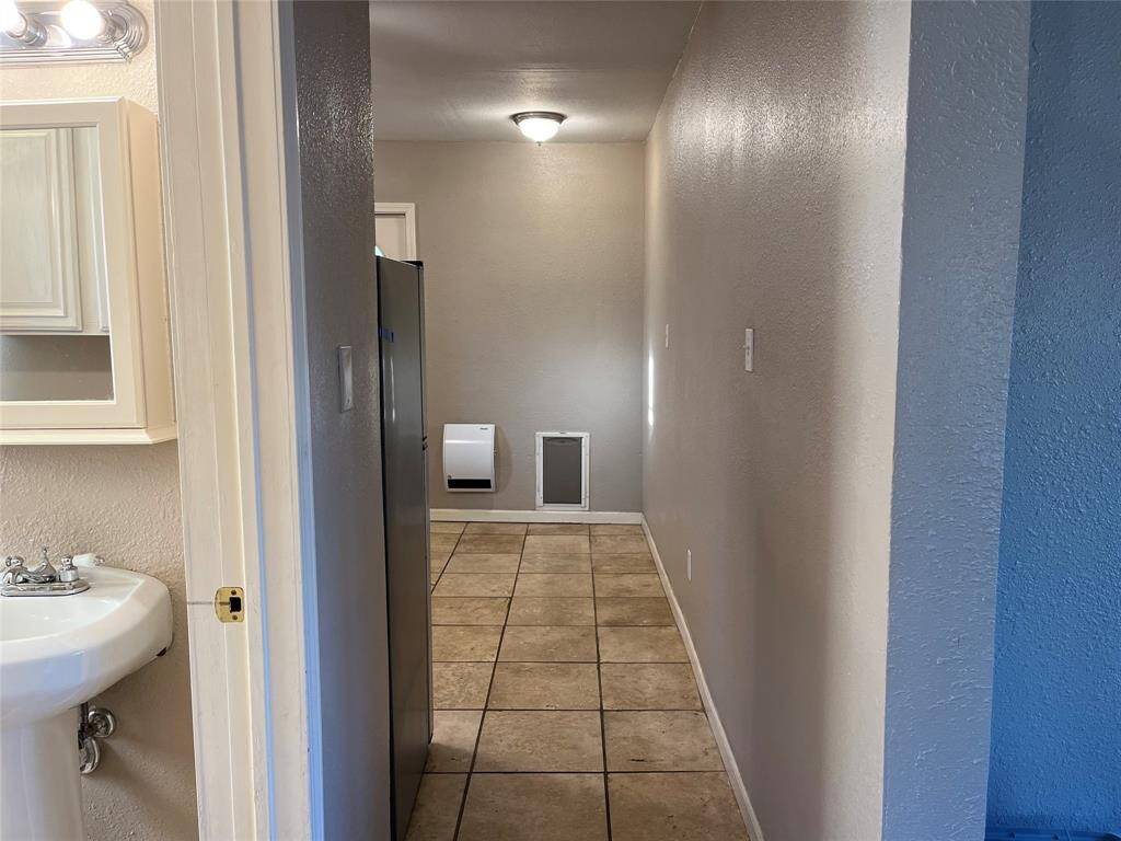 Hallway leading to the kitchen.
