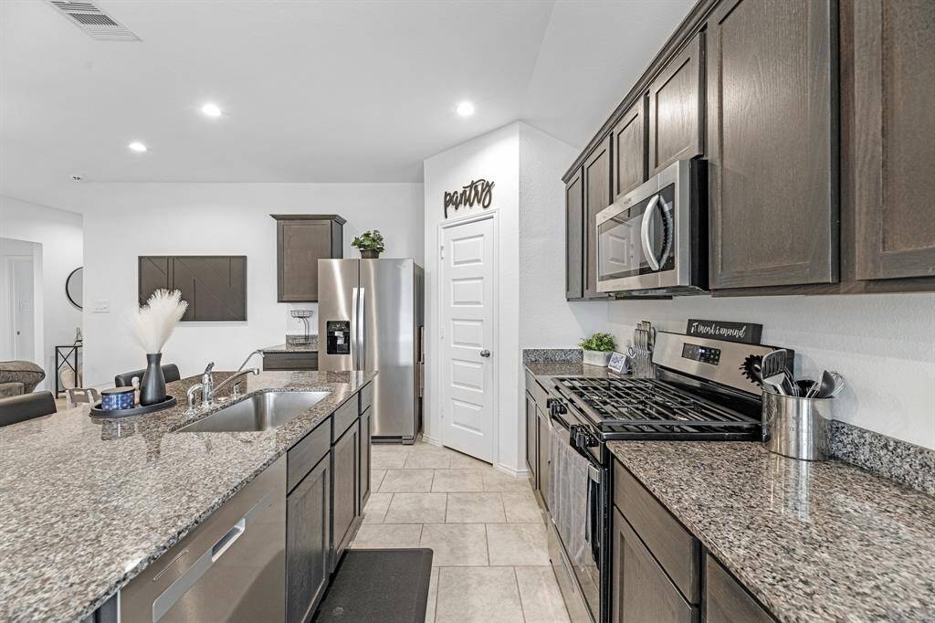 Kitchen with island!