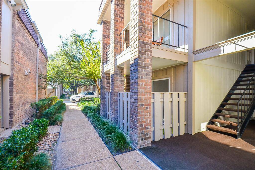 Easy walk first floor Condo