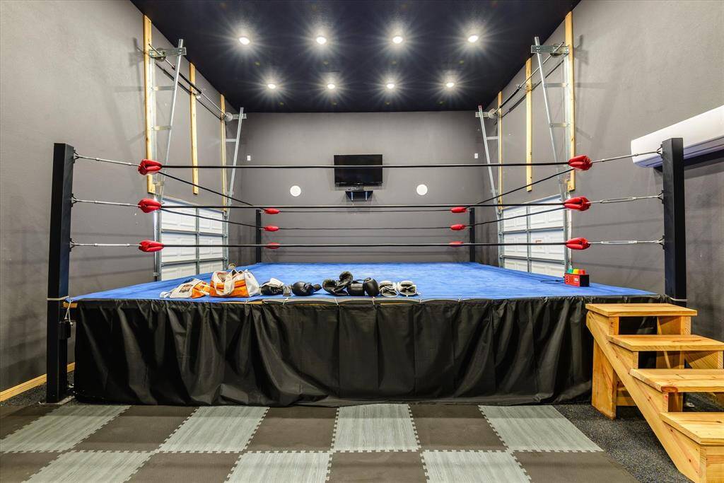 The boxing ring can be included!