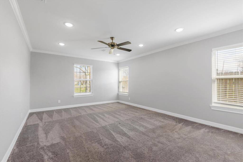 LARGE primary bedroom
