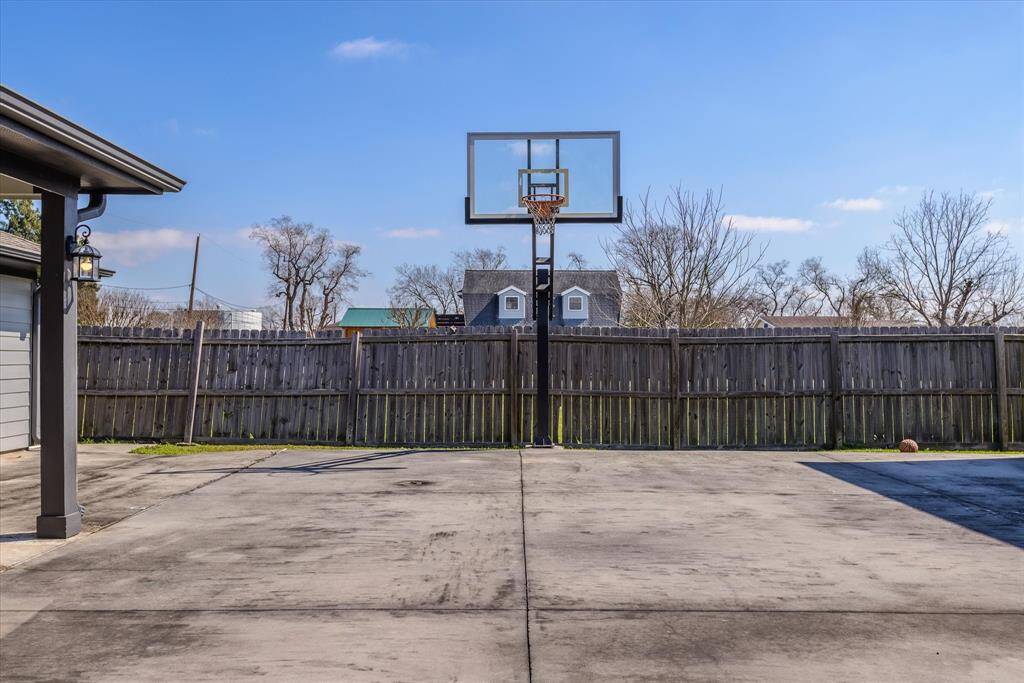 pro-quality goal ready for your practice sessions or lively half-court games
