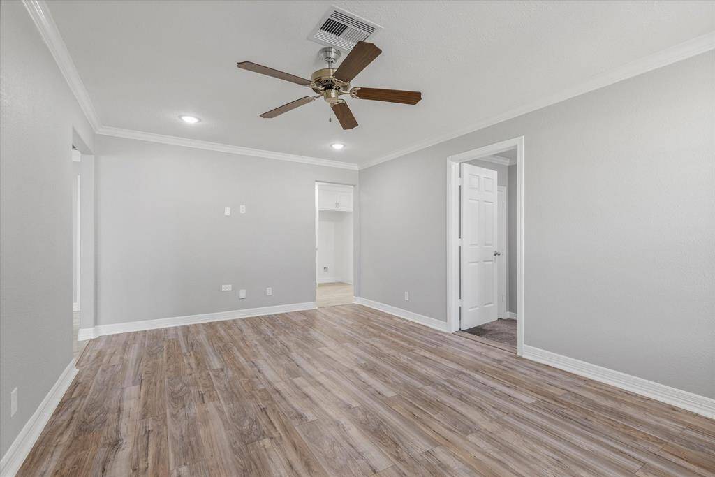 Spacious living room