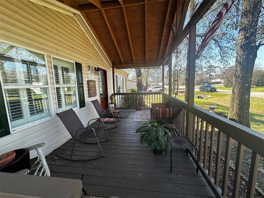 Covered Front Porch to relax and wind down after work or with our morning coffee...