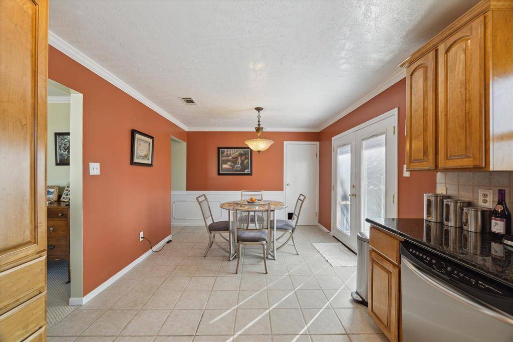 Spacious breakfast or dining room with double French doors to the outdoor balcony.