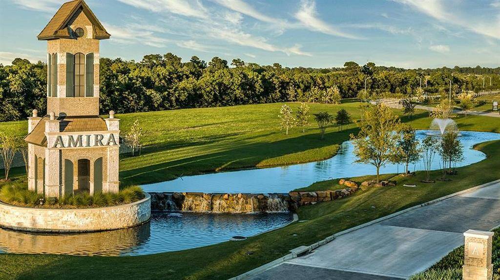 The Amira master-planned community offers amazing amenities!