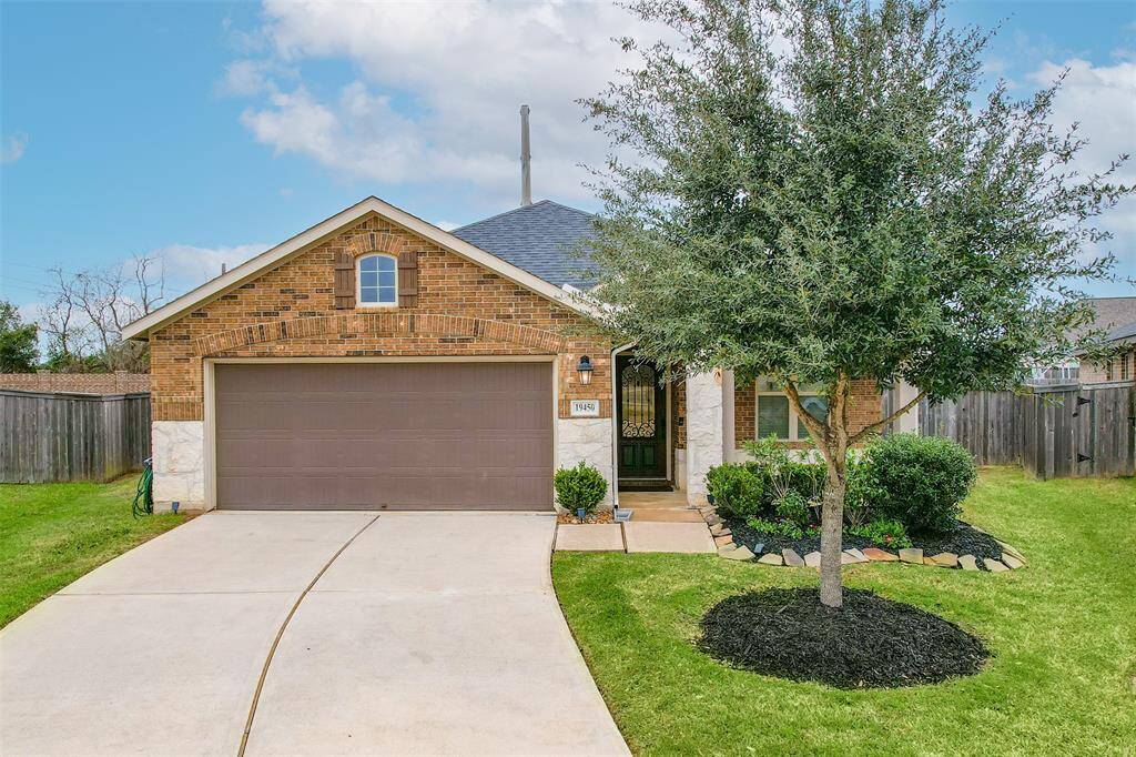 Life is good in the Amira subdivision of Tomball!