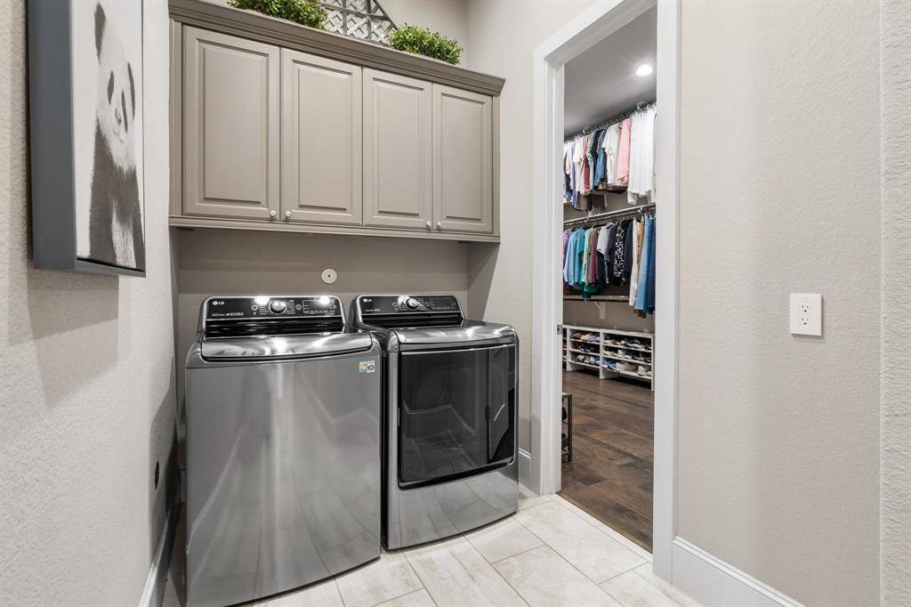 Location is key and the quick access from the primary closet to the laundry will not disappoint!